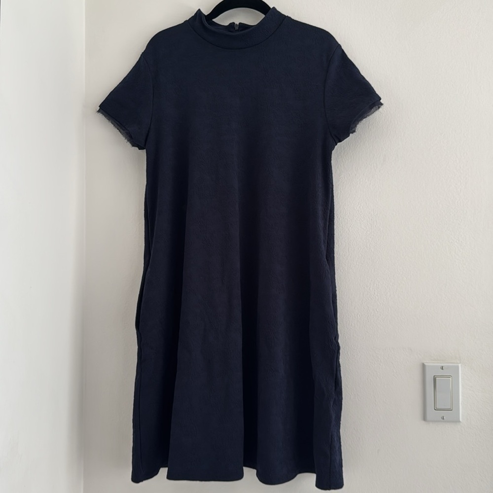 Simply Vera Wang Navy mock neck floral textured swing dress size Medium